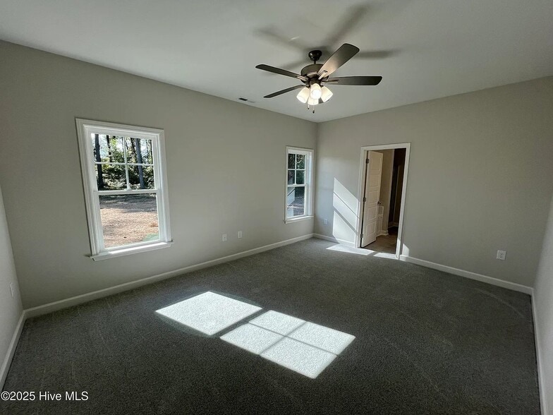 Building Photo - 403 Creeks Edge Dr