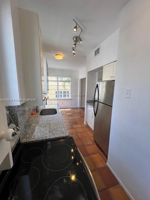 Building Photo - 610 8th St