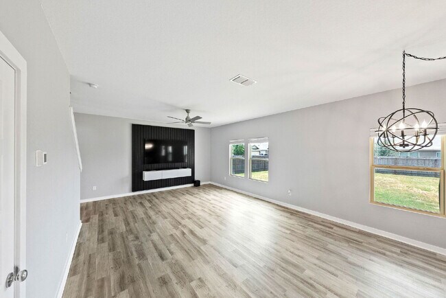 Building Photo - 4 Bedroom Corner Lot Rental with Spacious ...