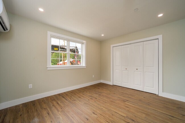 Building Photo - Woodside Village