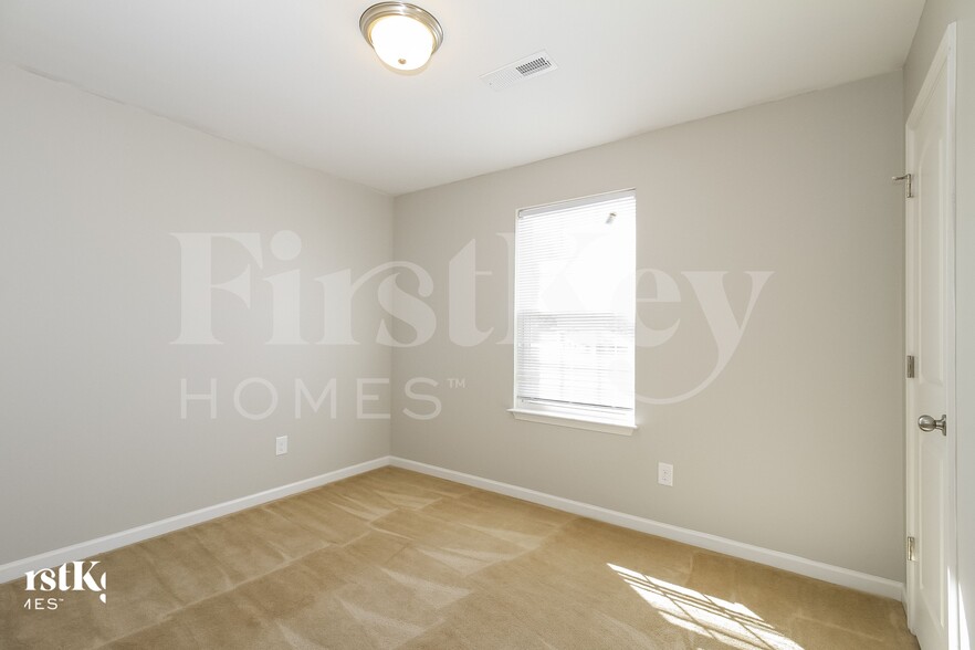 Building Photo - 4295 Kendall Farms Way