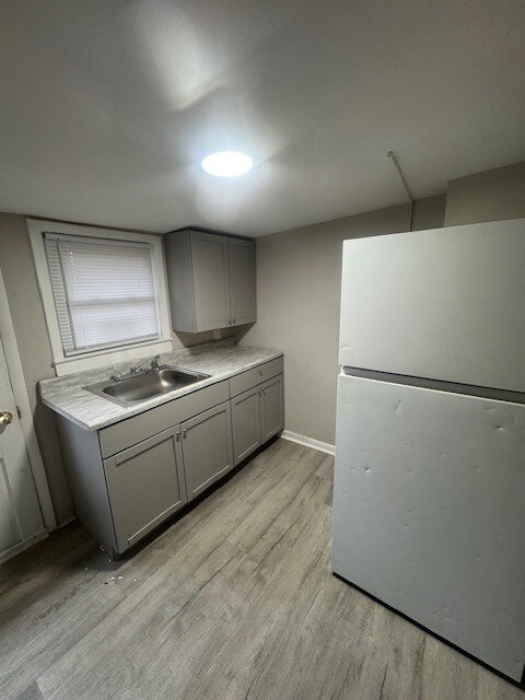 Building Photo - 356 1/2 Apple St