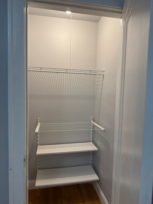 Building Photo - 4907 N Washtenaw Ave