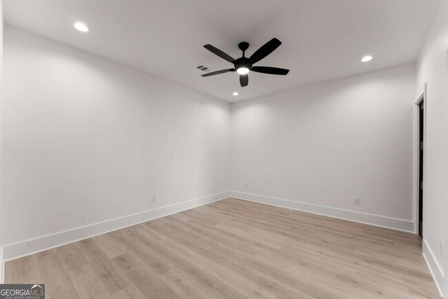 Building Photo - 151 S Pointe Dr