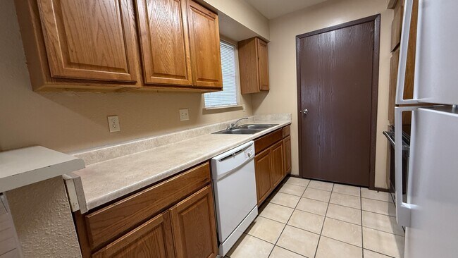 Building Photo - 13480 S Thorntree Dr