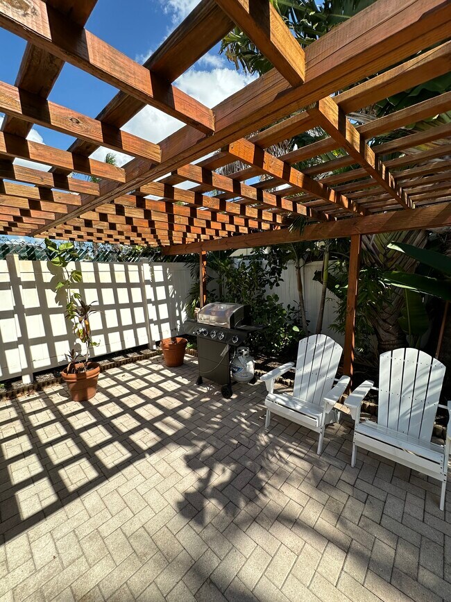 Building Photo - 3036 Coral Shores Dr