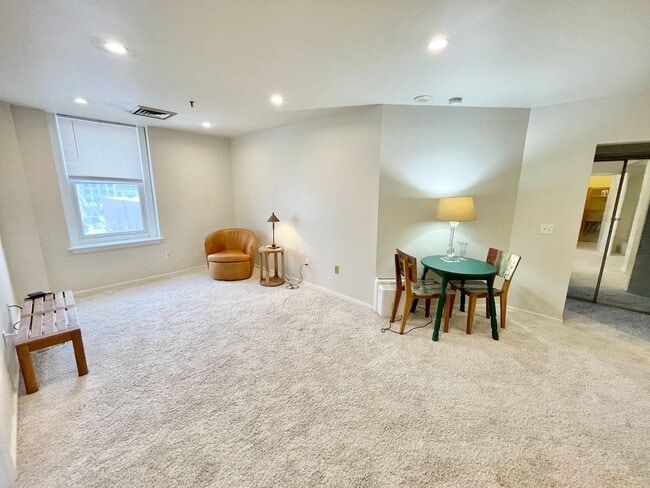 Building Photo - 131 Main St