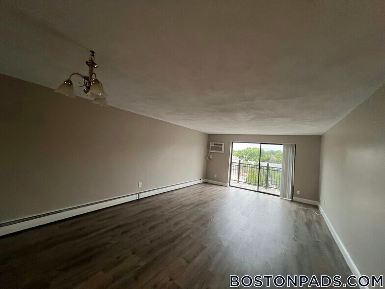 Building Photo - 24 Whites Ave