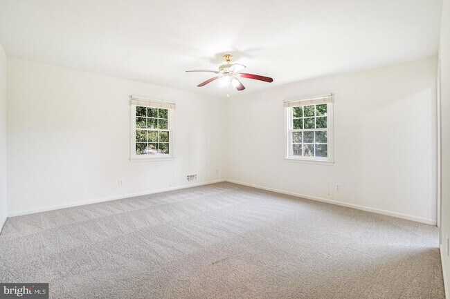 Building Photo - 12027 Devilwood Dr