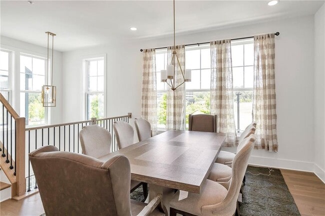 Building Photo - 2042 Juliette Ave