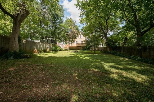 Building Photo - 765 Woodland Ave SE