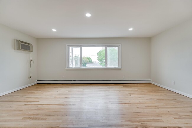 Building Photo - 263 Palisade Ave