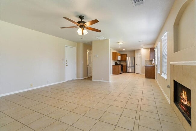 Building Photo - 401 Spruce Dr