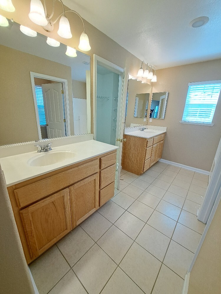 Building Photo - 4950 Trouville Ln