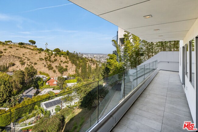Building Photo - 8540 Hillside Ave