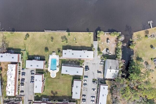 Building Photo - 1530 El Prado Rd