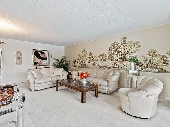 Building Photo - 900 Washington Rd