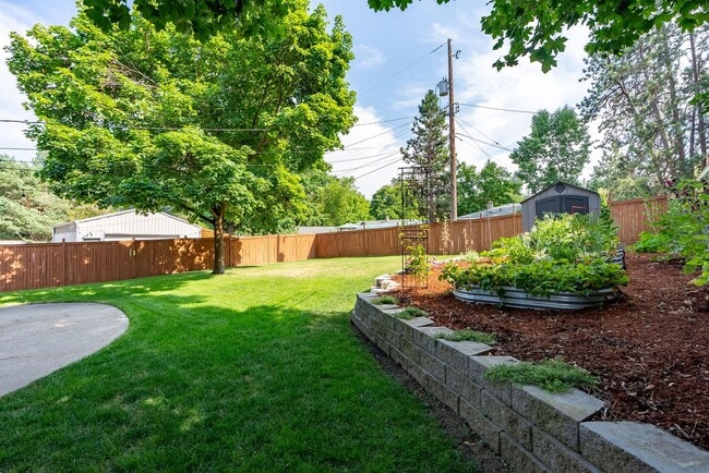 Building Photo - Beautiful South Perry Home