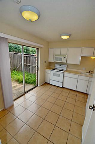 Building Photo - 7619 Pebblestone Dr