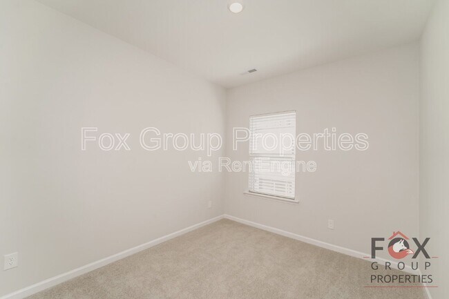 Building Photo - 908 Mary Max Dr