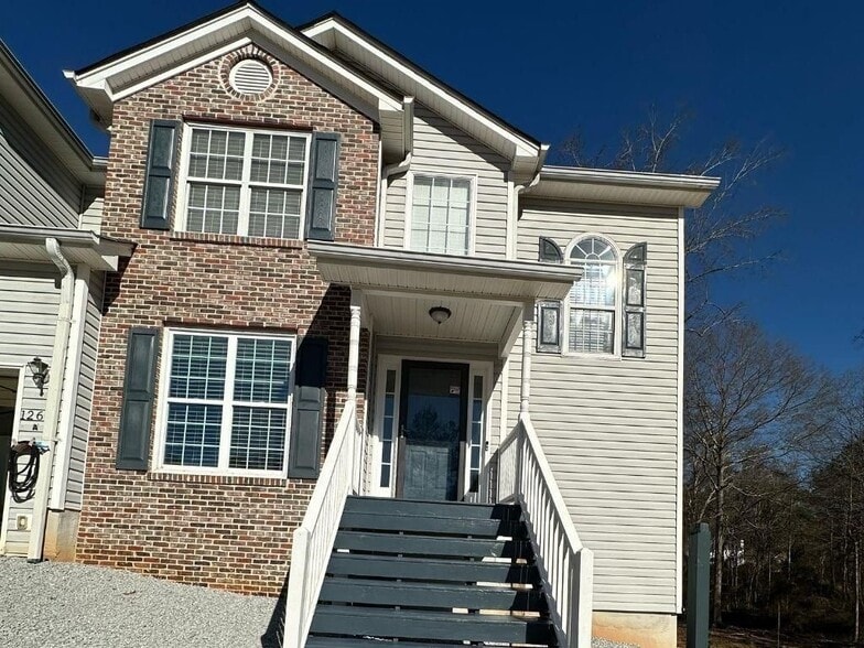 Building Photo - 1261 Lakeview Rd