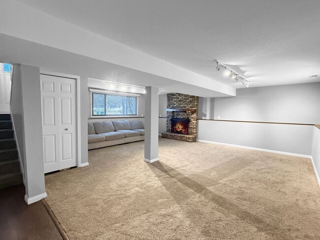 Building Photo - 25715 Wildrose Ln