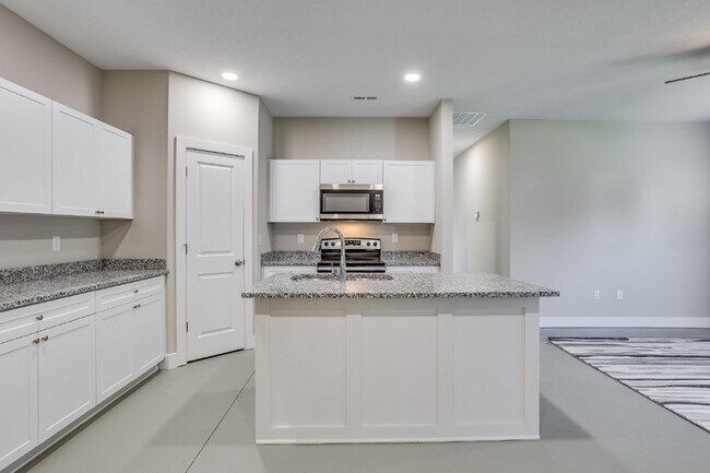 Building Photo - "Discover Modern Comfort: Spacious 3-Bed, 2-Bath Duplex in Charming Bel Aire, KS!"