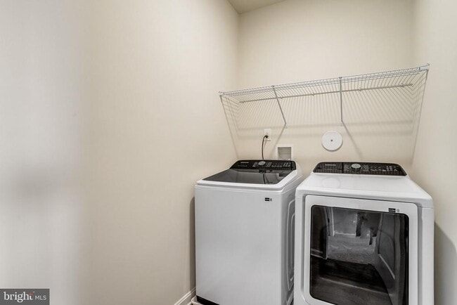 Building Photo - 385 Ensemble Wy