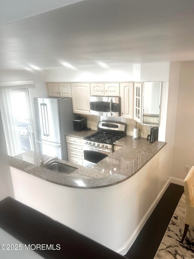 Building Photo - 5 Sea Breeze Ct