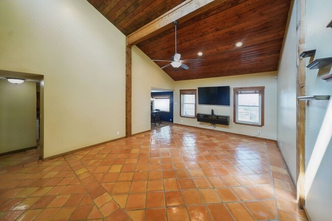 Building Photo - Charming and Centrally Located Home Now Available with Inground Pool. Realtor Commmission:$750