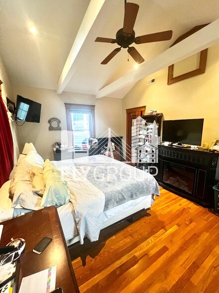 Building Photo - 230 Lake St