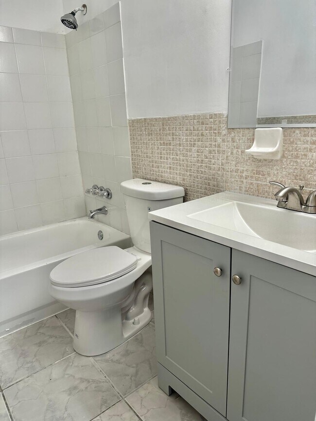 Building Photo - 4732 SW 33rd Ave