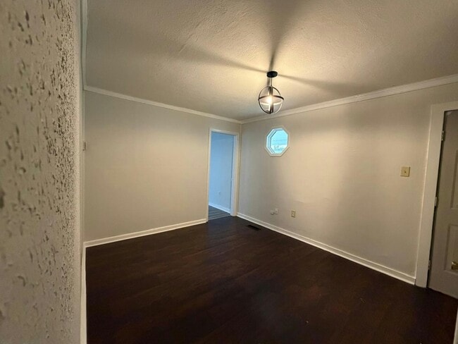 Building Photo - 307 4th St