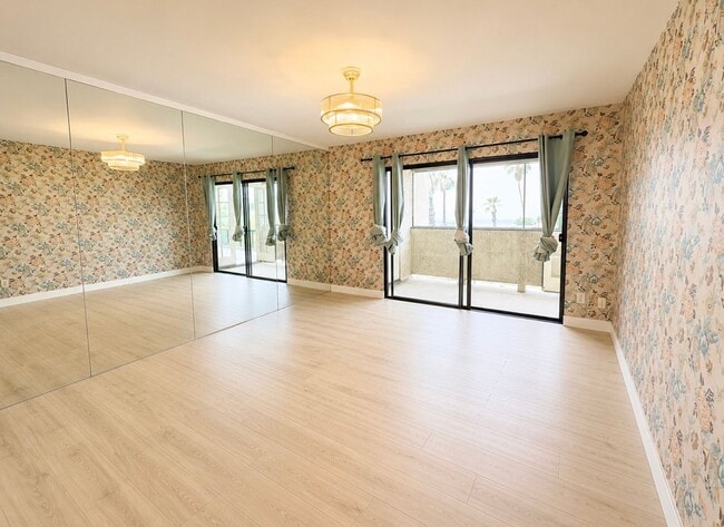 Building Photo - 2 Bedroom 2 Bath Bay Park Condo with Stunning Mission Bay Views!!