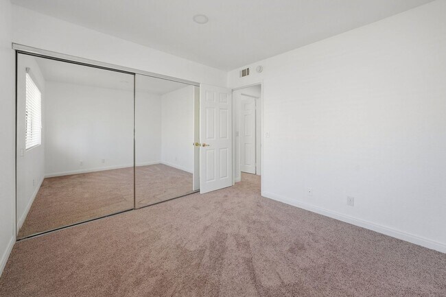 Building Photo - SPACIOUS 4 BEDROOM, 3 BATH HOME WITH 3-CAR GARAGE!