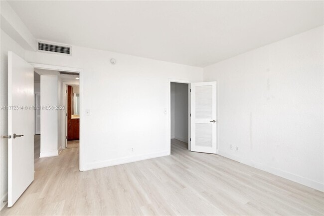 Building Photo - 401 69th St