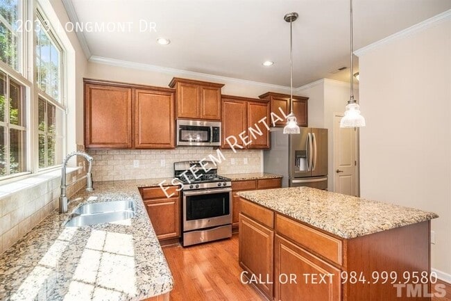 Building Photo - 2033 Longmont Dr