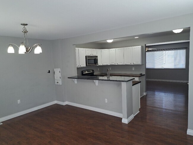 Building Photo - 2859 Hill Ave