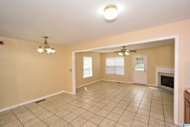 Building Photo - 1721 Maralyn Dr