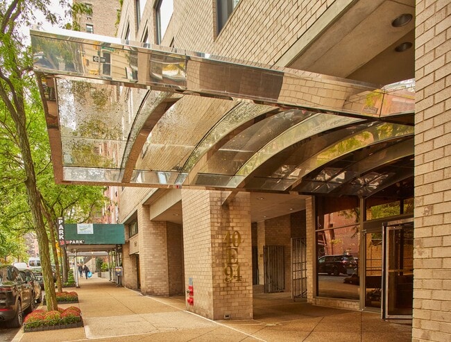 Building Photo - 40 E 94th St