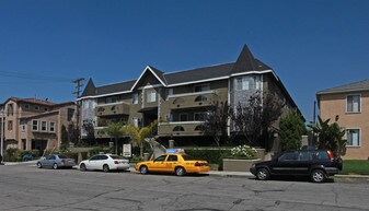 Building Photo - 215 E Elmwood Ave
