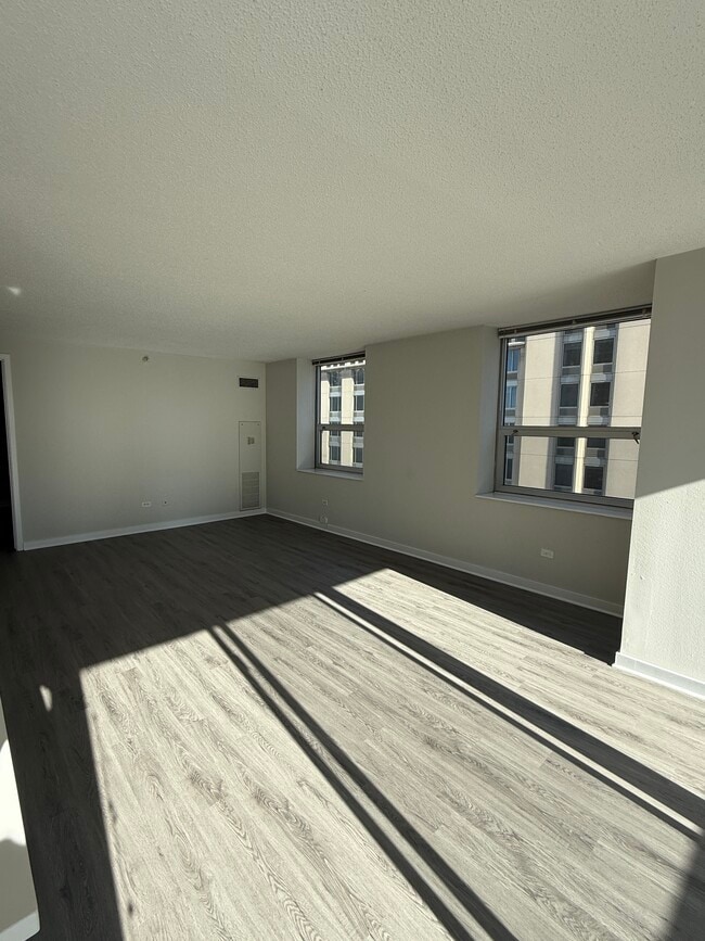 Building Photo - 509 N Dearborn-2001