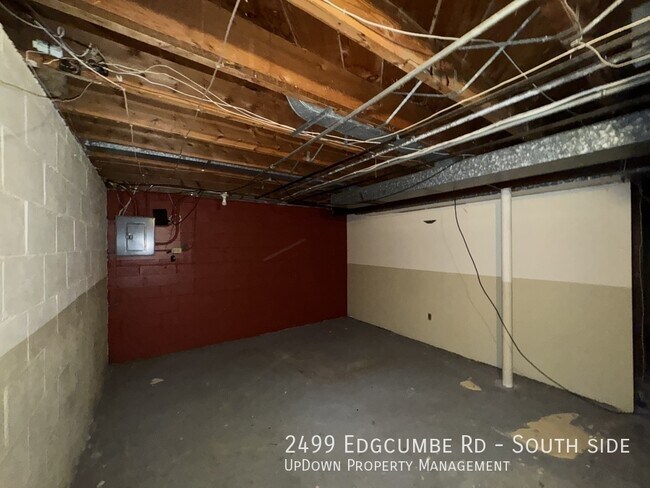 Building Photo - 2499 Edgcumbe Rd