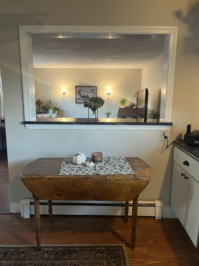 Kitchen view to living room - 33 Beaumont St