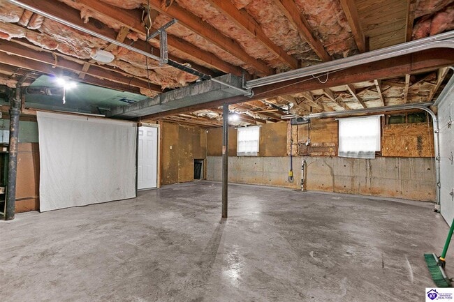 Building Photo - 705 Bon Aire Dr