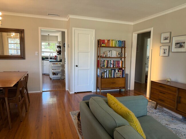Building Photo - Cute-as-a-Button Coronado "Palmer" Home in a Fabulous School-Side Location – Coronado Village