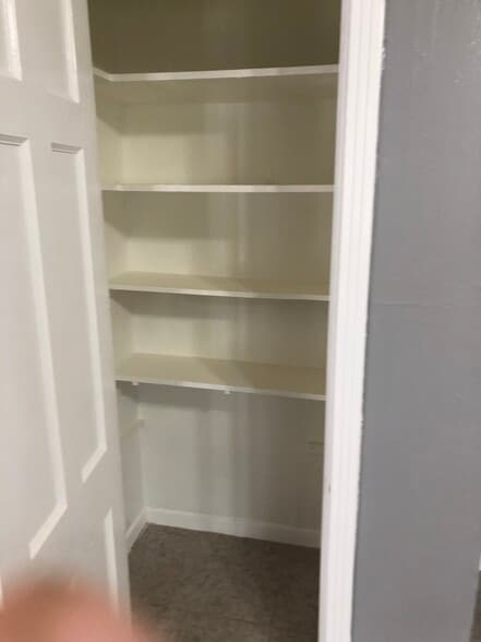 Building Photo - 136 W Ridgewood Ct