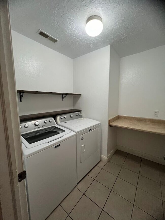 Building Photo - 4 bedroom Home Available