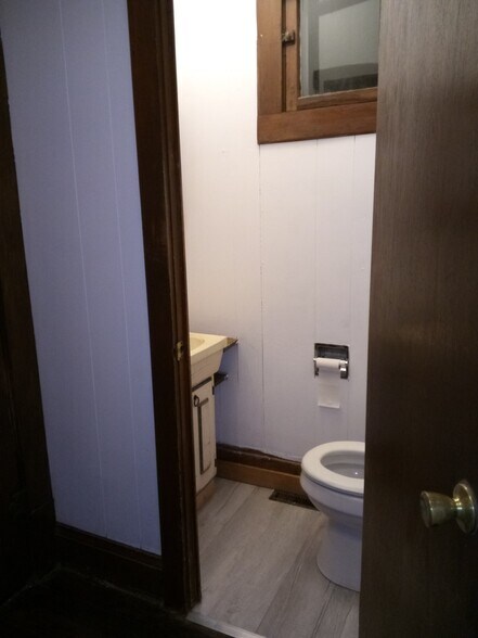 Building Photo - 364 S 10th St