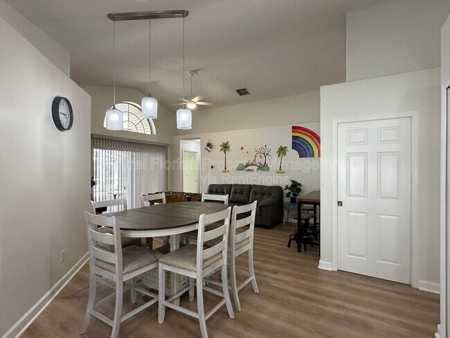 Building Photo - 1009 Lake Davenport Blvd